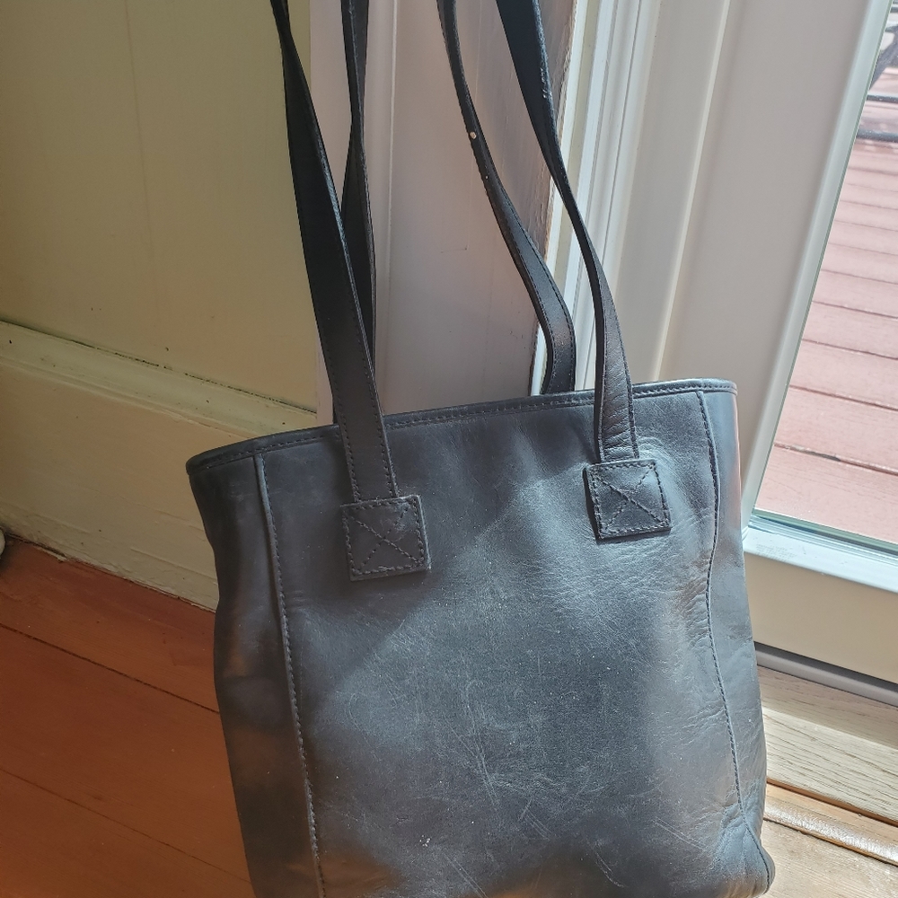 2 women's handbags 1- Nike West. 1-Giani Bernini